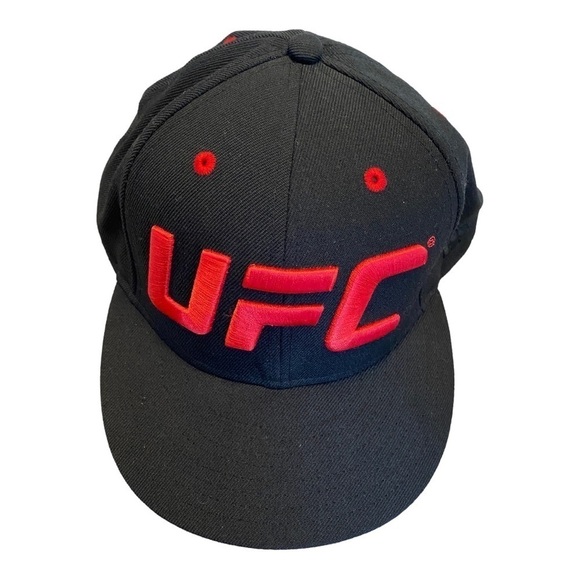UFC HAT - RARE 2010 - Red/black - Picture 1 of 5